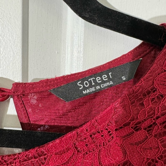 Burgundy lace double layer blouse - Picture 2 of 3